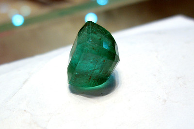 Emerald - 10 Crystals Businessmen Can Use That Can Help More Successful